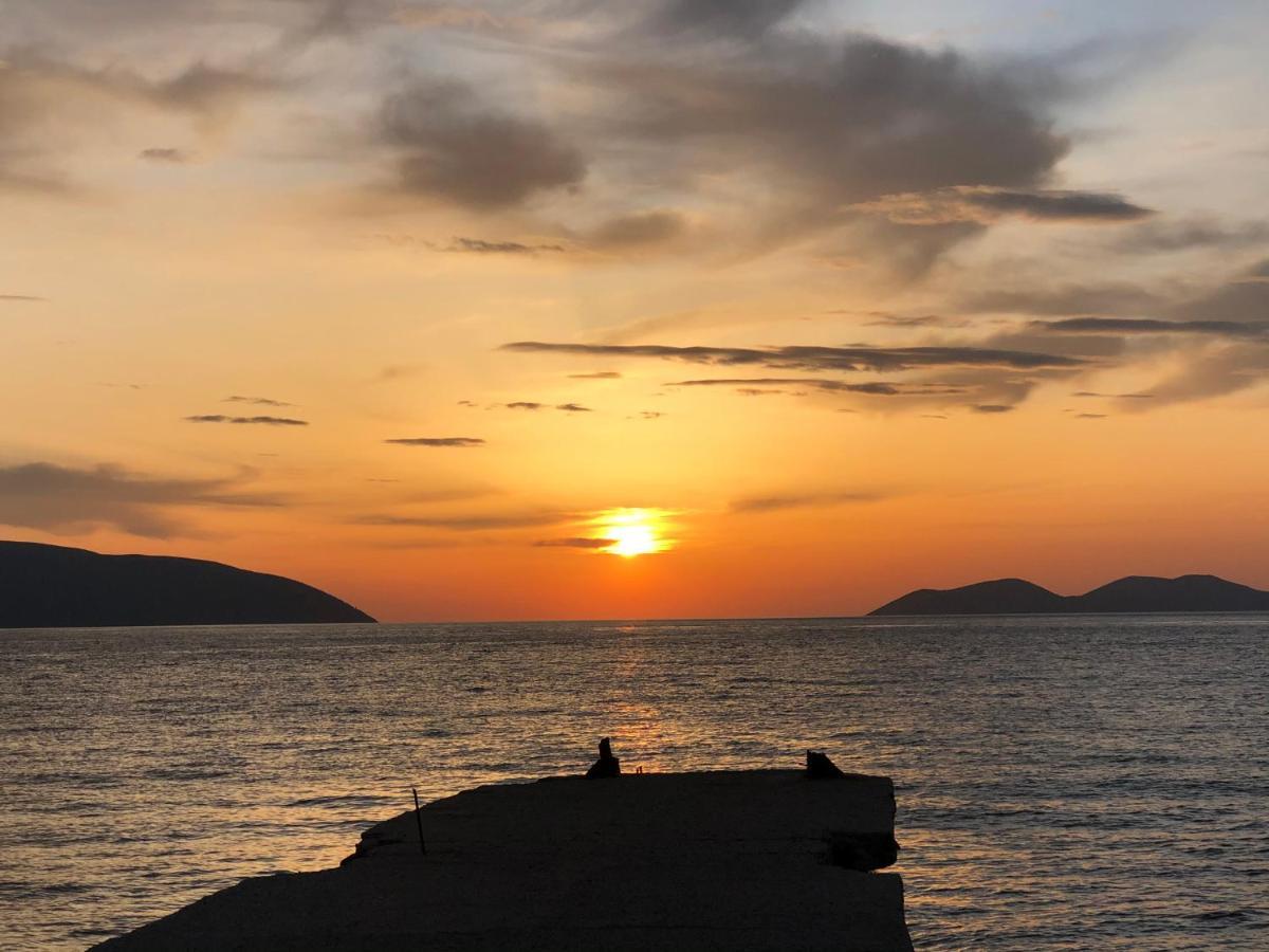Lungomare Apartment Vlore Bagian luar foto